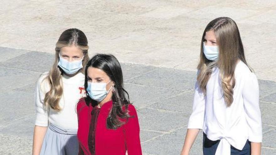 La Princesa Leonor, la Reina Letizia y la Infanta Sofía, este lunes, en la celebración del Día de la Hispanidad.