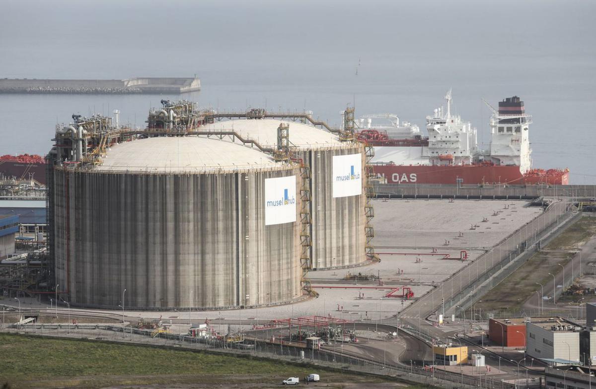 Europe builds regasification plants to triple expected gas demand: this is how it affects Gijón