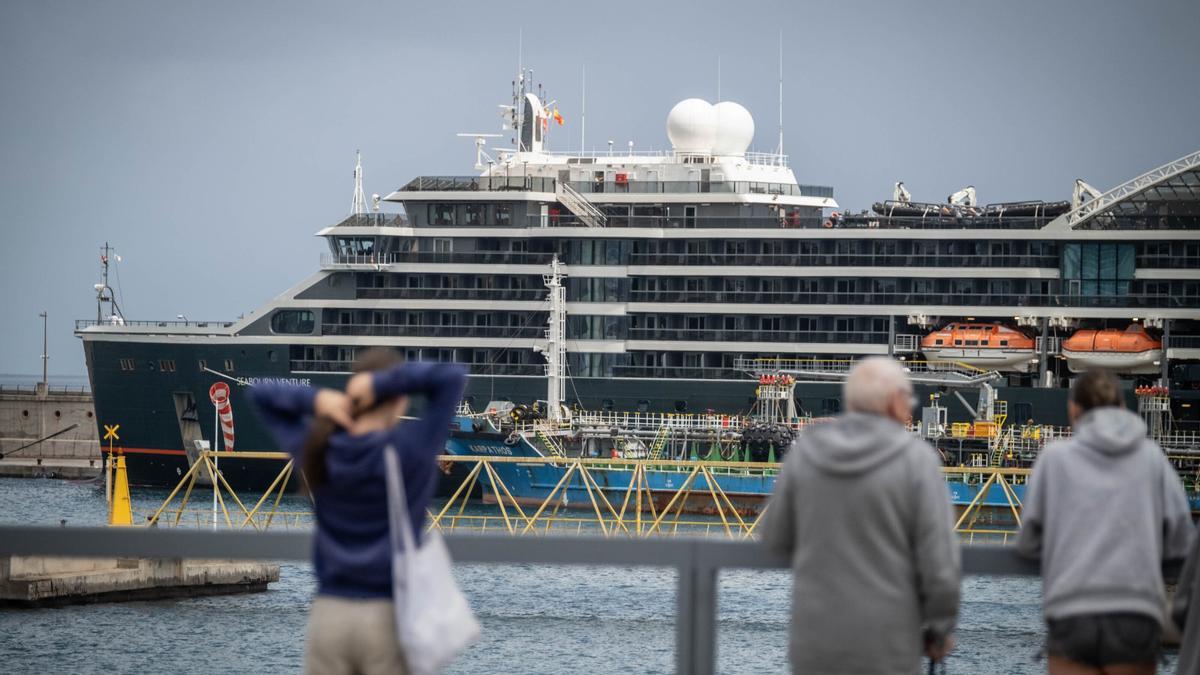 El crucero de gran lujo 'Seabourn Venture', en el Puerto de Santa Cruz de Tenerife