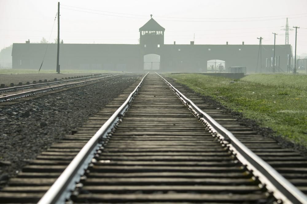 El Papa visita el campo de concentración de Auschwitz