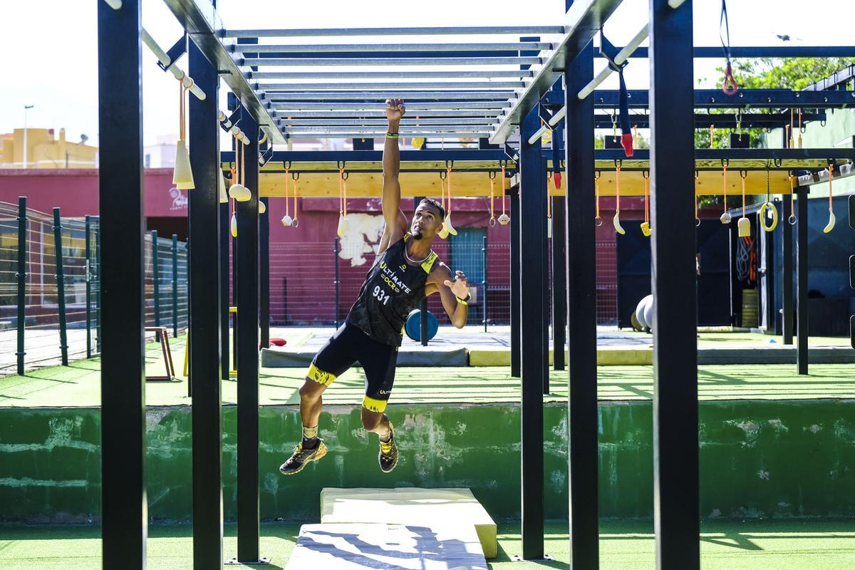 El atleta de obstáculos Azmán Mesaud