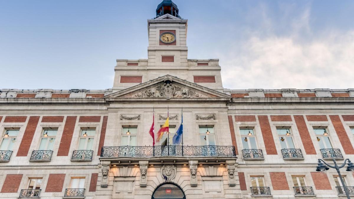 Presidencia de la Comunidad de Madrid en la Puerta del Sol.