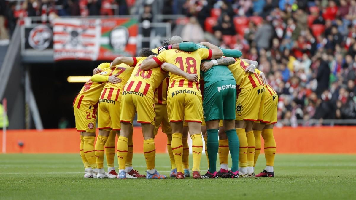 Los jugadores del Girona, antes de enfrentarse al Athletic Club en San Mamés