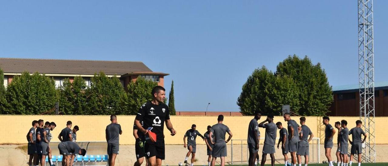 Manolo Cano, durante una de sus primeras sesiones con el Villanovense.