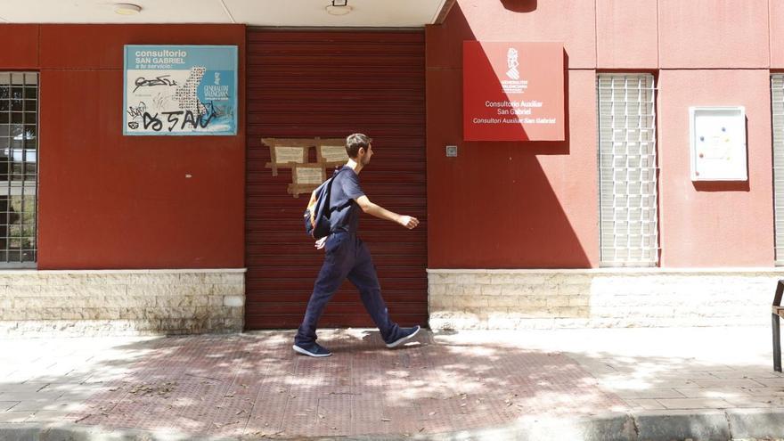 El consultorio de San Gabriel de Alicante reabre tras mes y medio cerrado por falta de aire acondicionado