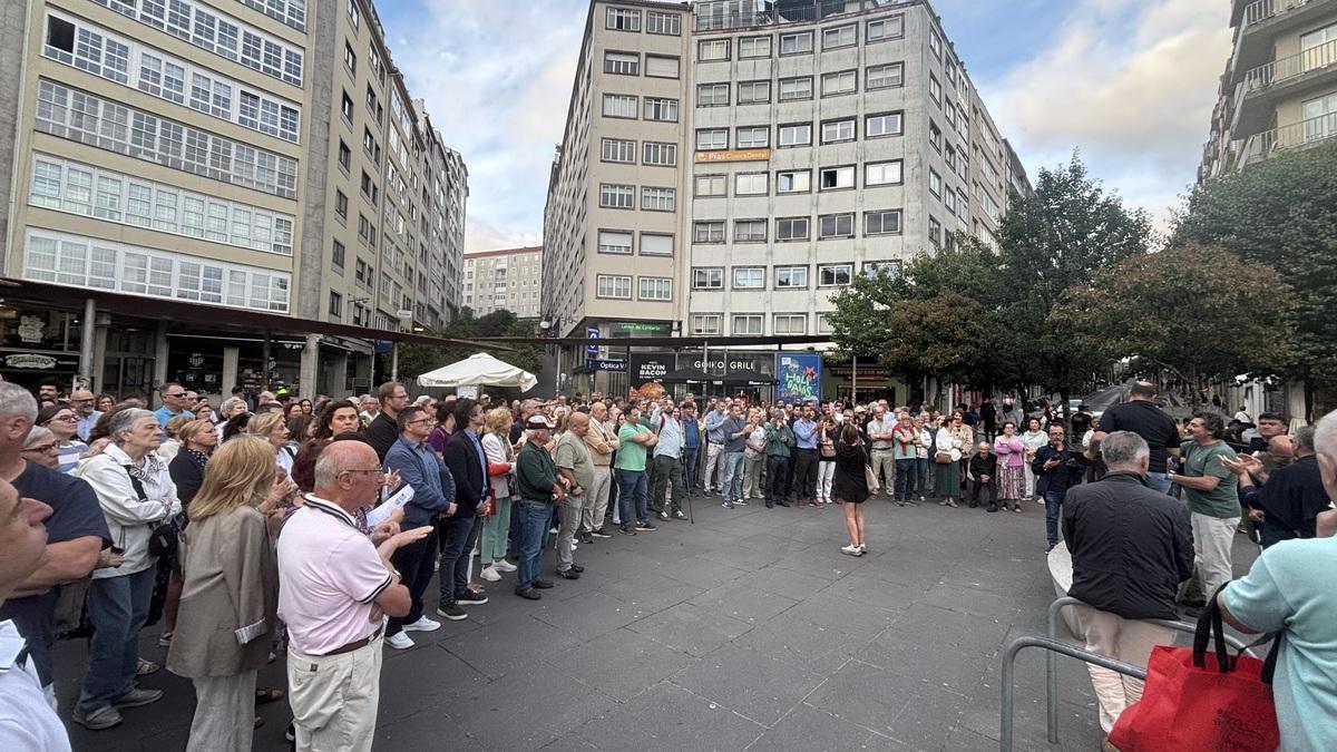 Concentración de vecinos este lunes en la Praza Roxa