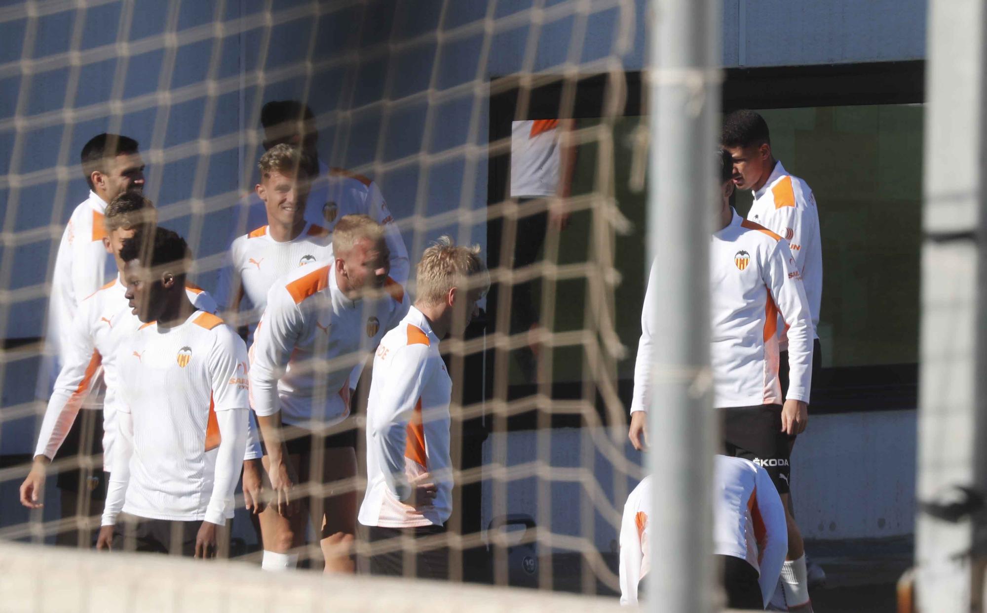 Entrenamiento del Valencia, a puerta cerrada