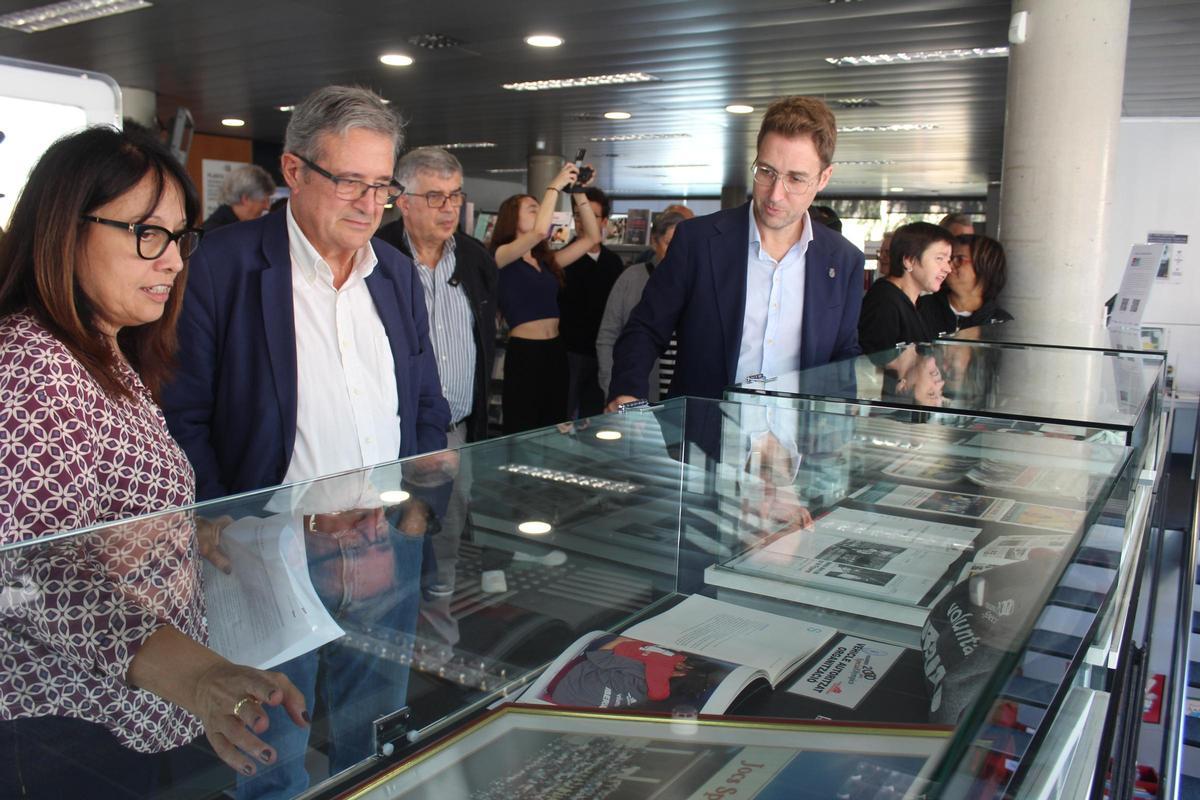 Les vitrines que mostren els documents i objectes dels Jocs