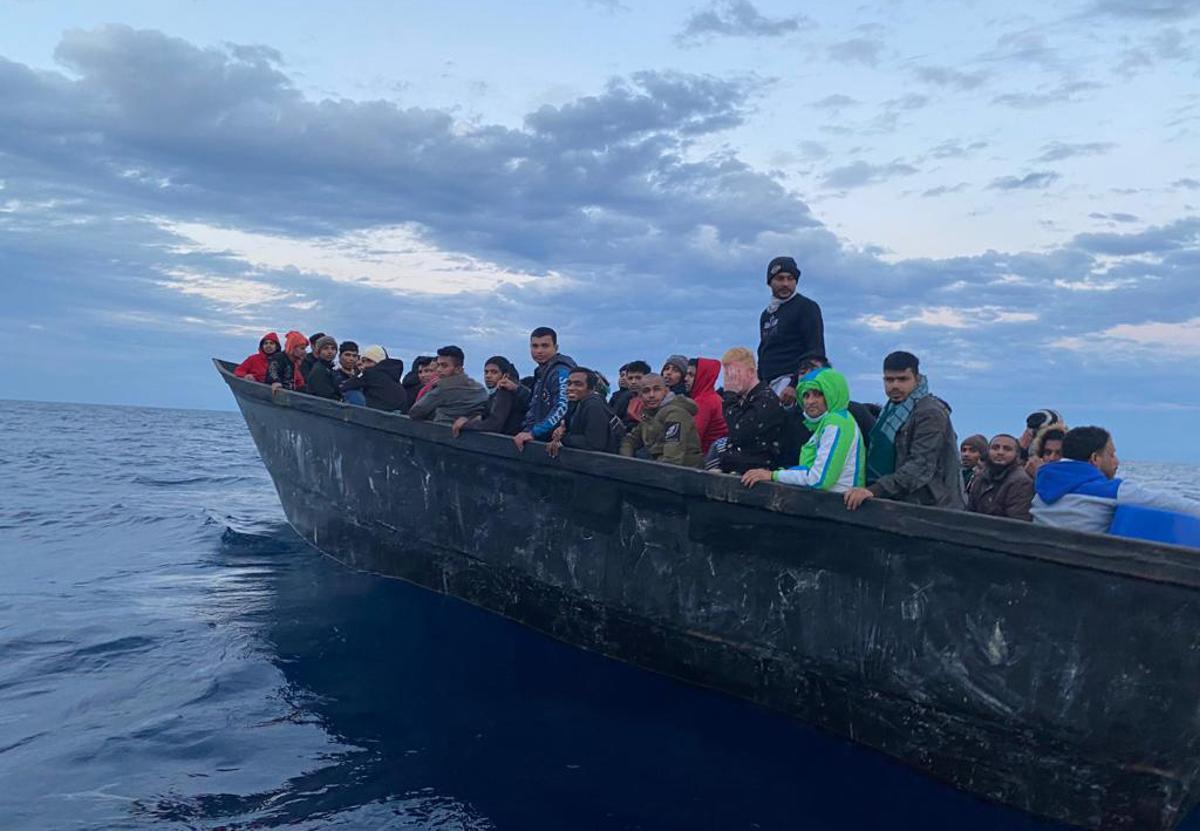 Open Arms rescata un grupo de inmigrantes. Open Arms rescata un grupo de inmigrantes.