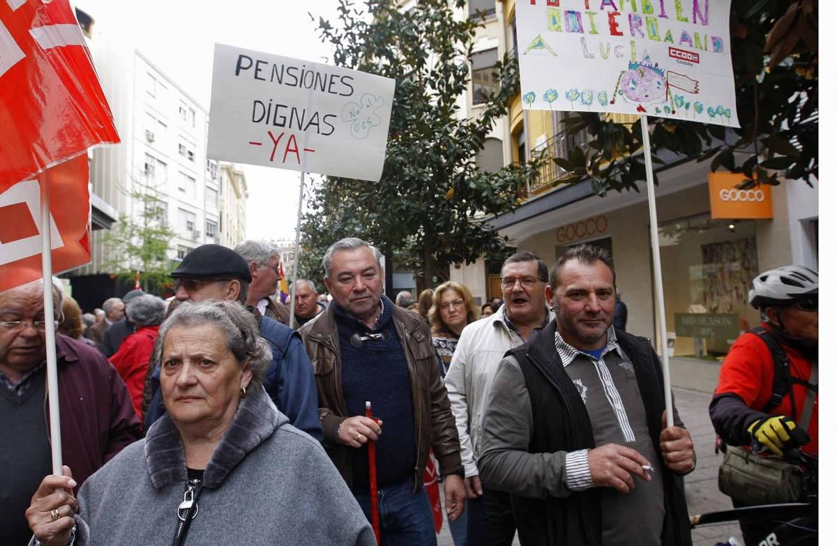 Unas 5.000 personas defienden en la calle la subida de las pensiones públicas