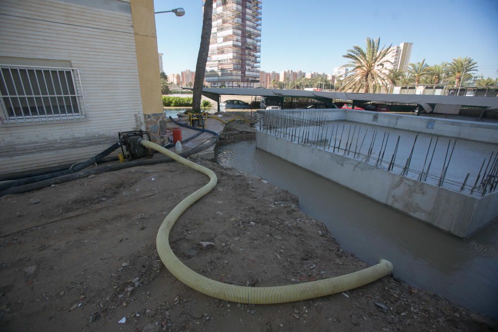 Tres edificios de la playa de San Juan siguen anegados y 120 viviendas sin luz ni agua