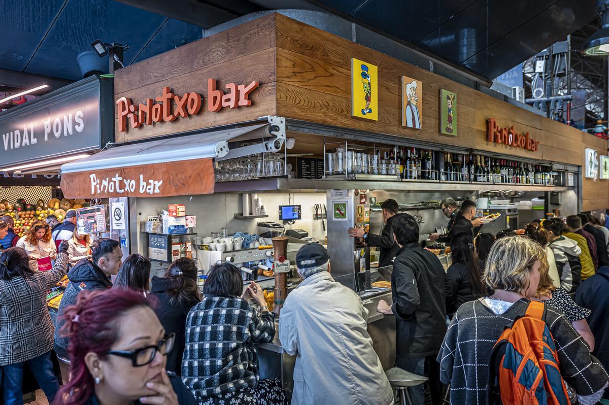 La jueza ordena al nuevo operador del bar Pinotxo de la Boqueria dejar de usar ese nombre comercial