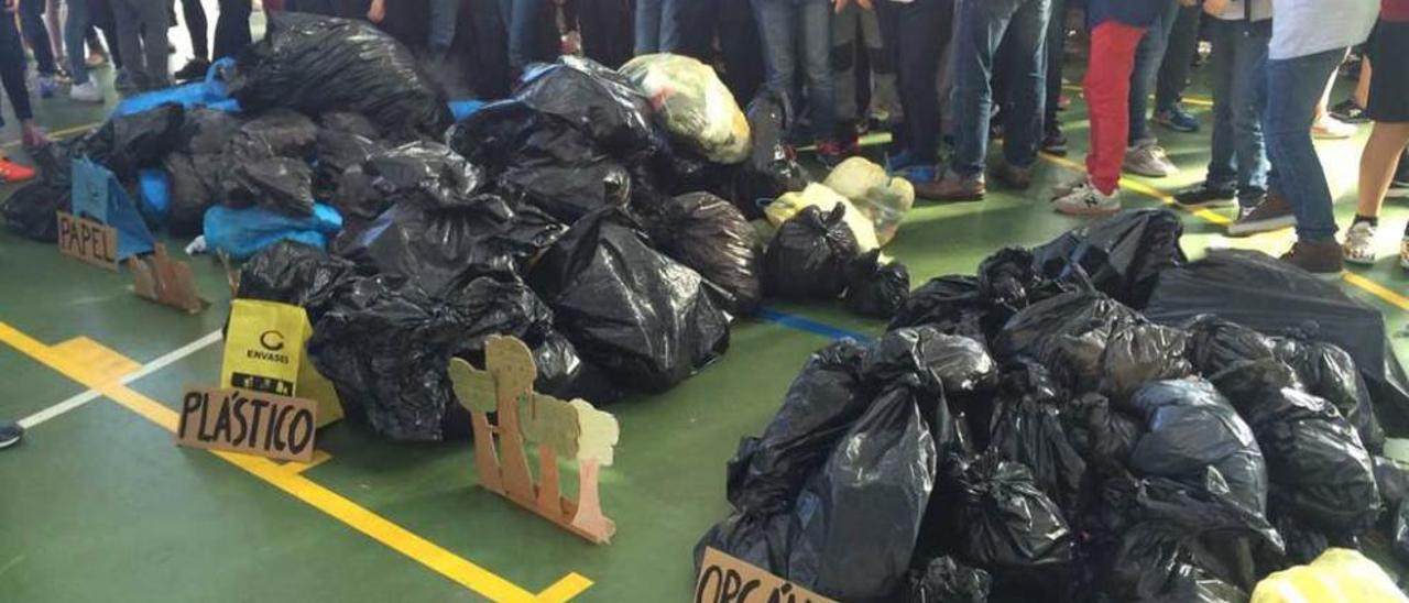 Material de basura recogido durante una semana en el colegio Montedeva.