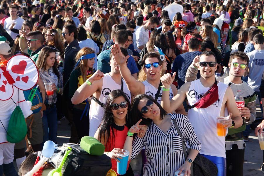 Miles de jóvenes en la fiesta del año