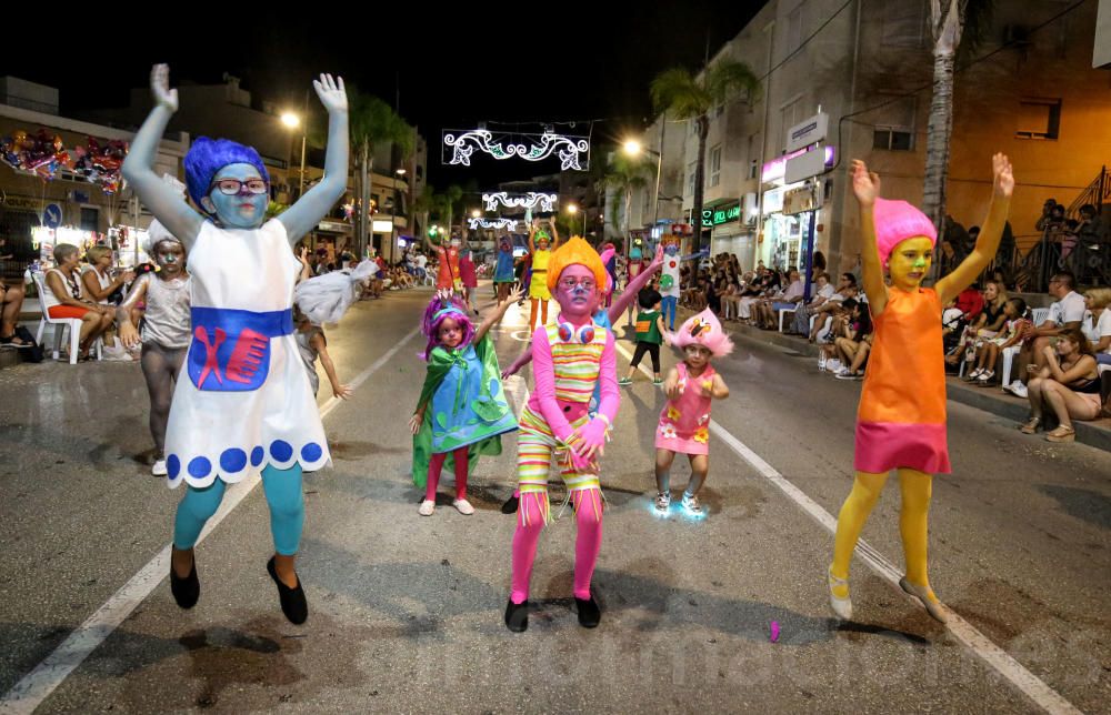 El municipio celebró su llamativa Gran Cabalgata de Disfraces dentro de los actos de las Fiestas de Agosto en honor a la Virgen de la Asunción