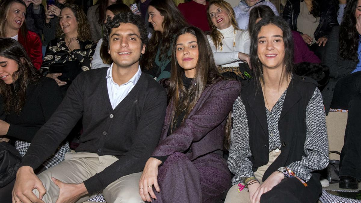 Victoria Federica en el front row de la pasarela de moda flamenca We Love Flamenco que se celebra en Sevilla junto a la influencer María G de Jaime y su marido