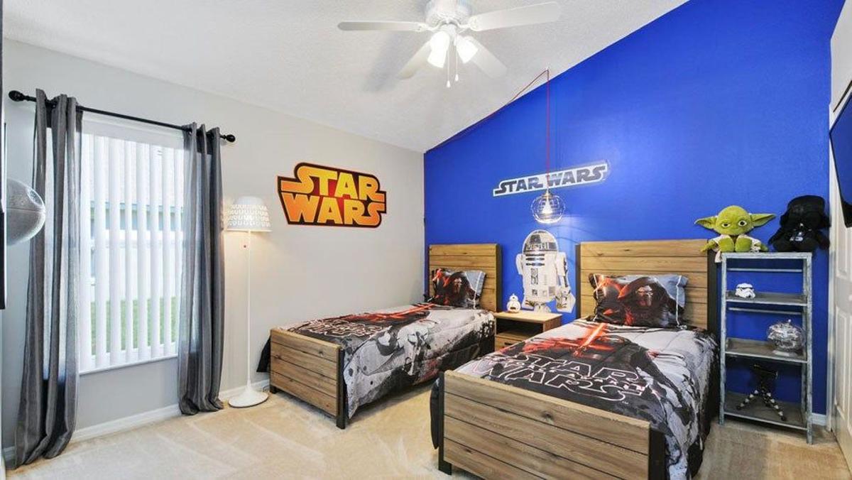 Habitación de Star Wars con R2D2 o Yoda.