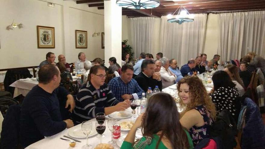 La peña &quot;La Verónica&quot; reúne a sus socios en una cena