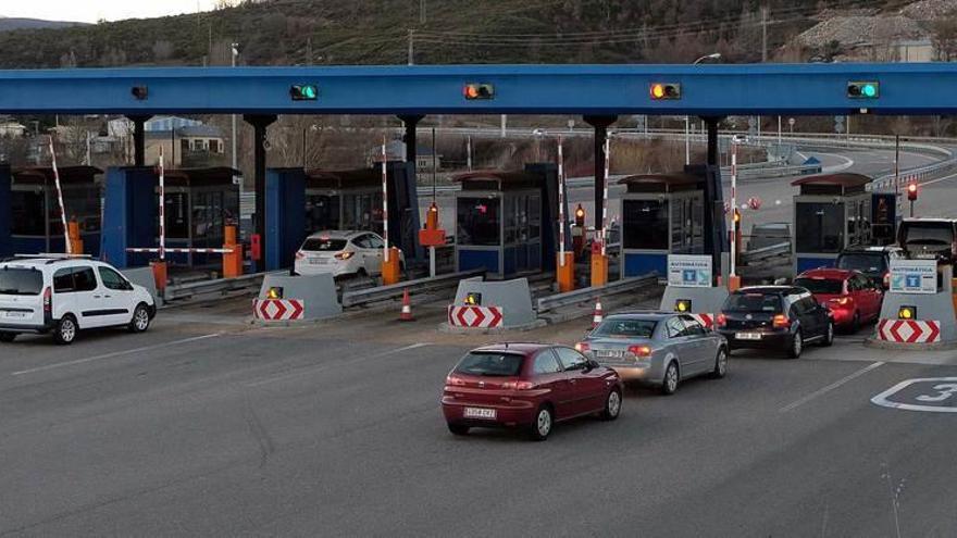 Peaje de la autopista del Huerna.