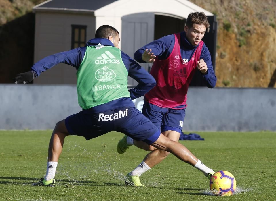 Entreno del Celta en medio del enfado por las decisiones arbitrales. // A. Villar