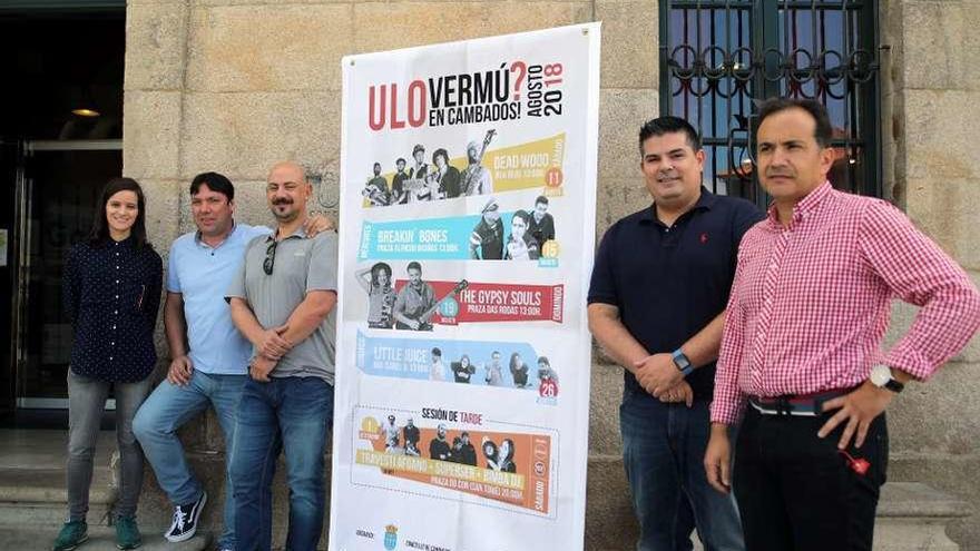 La presentación de &quot;Ulo Vermú?&quot; fue en el consistorio de Cambados.  // Noé Parga