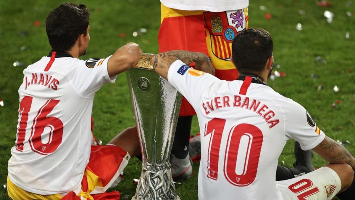 Banega cosecha su tercera Europa League con el Sevilla en su despedida