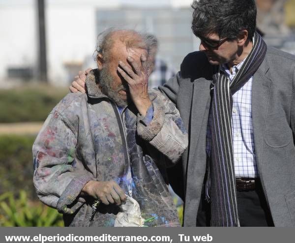 Galería de fotos: Cae la estatua de Ripolles