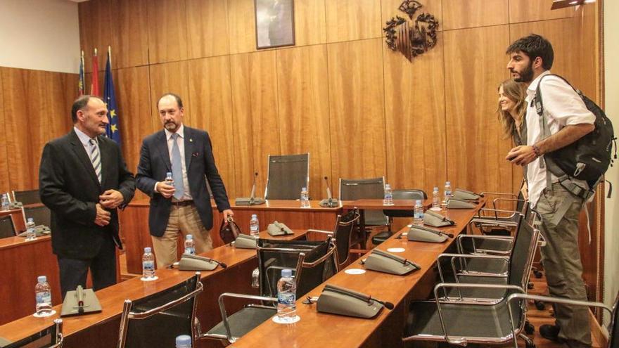 Emilio Bascuñana y Rafael Almagro tras el pleno con Karlos Bernabé y Marta Guillén