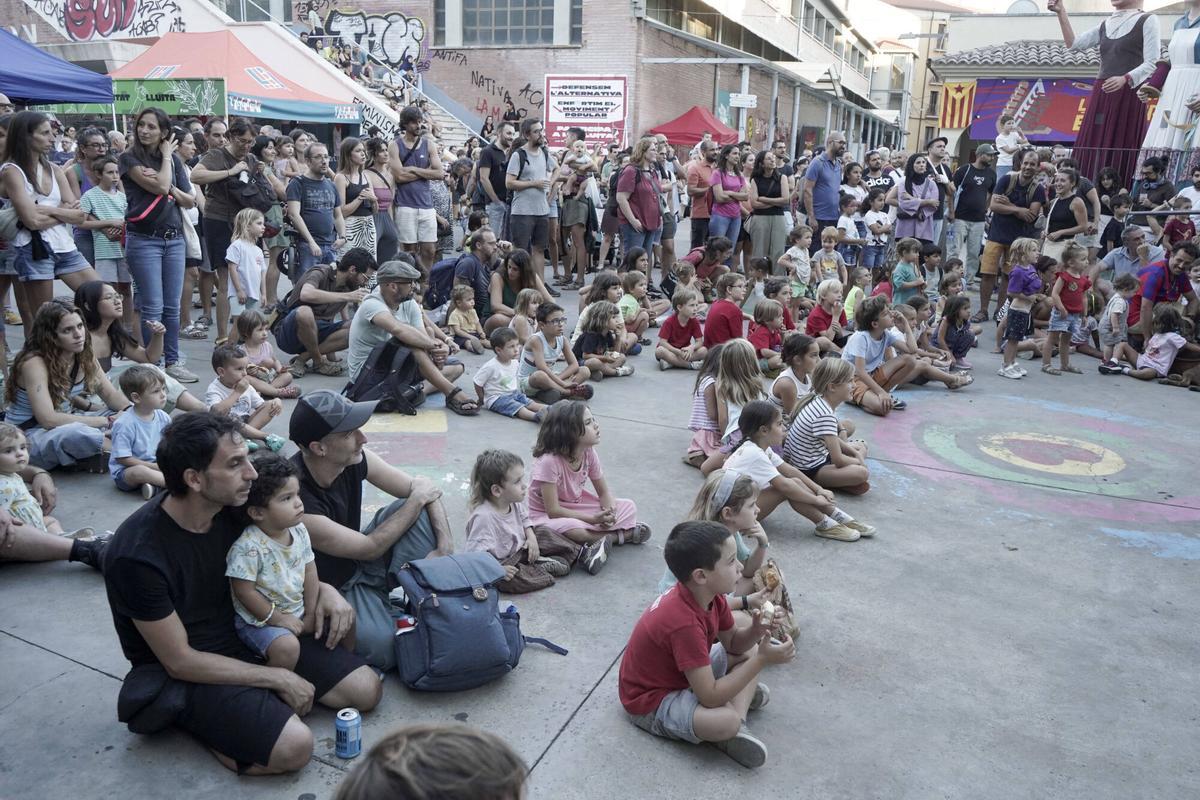 Festa Major Alternativa de Manresa a la plaça del Mercat de Puigmercadal Festa Major Alternativa de Manresa a la plaça del Mercat de Puigmercadal