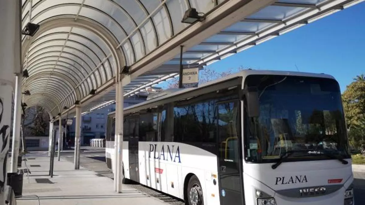 Convocan una jornada de huelga en la líneas de bus interurbano con origen en el Garraf