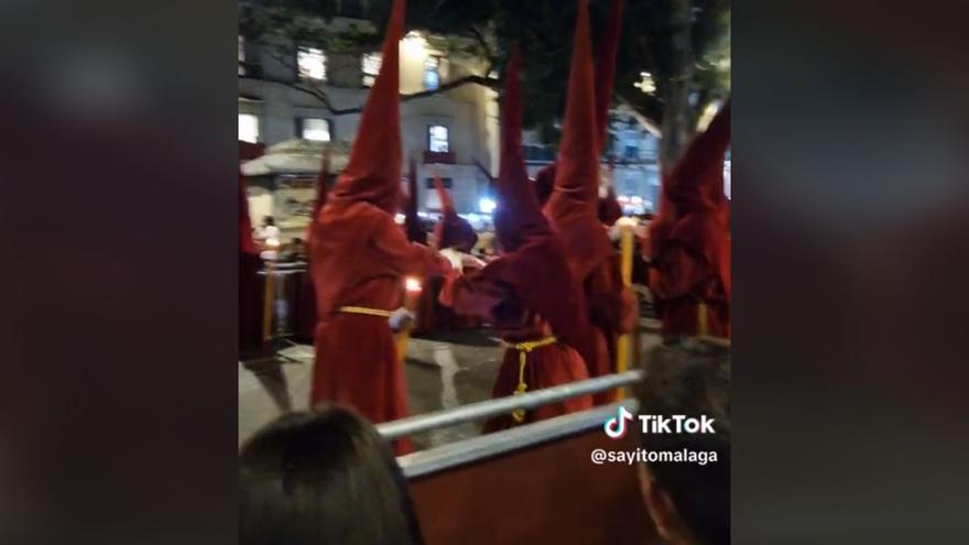 Críticas a dos nazarenos de Málaga por &#039;pelear&#039; en medio de una procesión