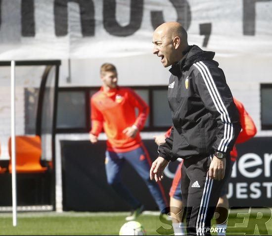 El Valencia CF entrena ante su afición