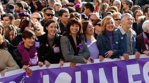 La ministra de Igualdad, Ana Redondo, junto a la presidenta del Congreso, Francina Armengol, las ministras Isabel Rodríguez y Pilar Alegría, el ministro Fernando Grande-Marlaska, y la secretaria de Igualdad del PSOE, Andrea Fernández.