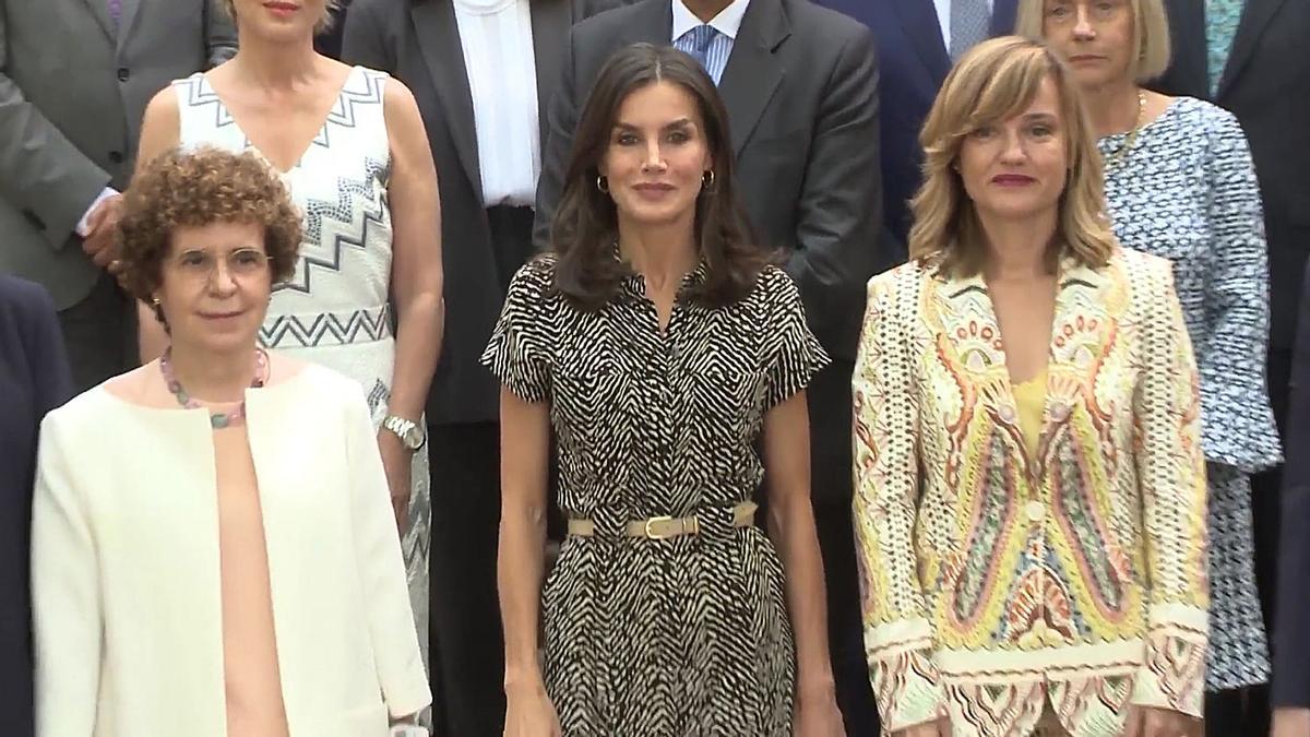 La reina Letizia repite con un mono 'animal print' de Mango dos años después