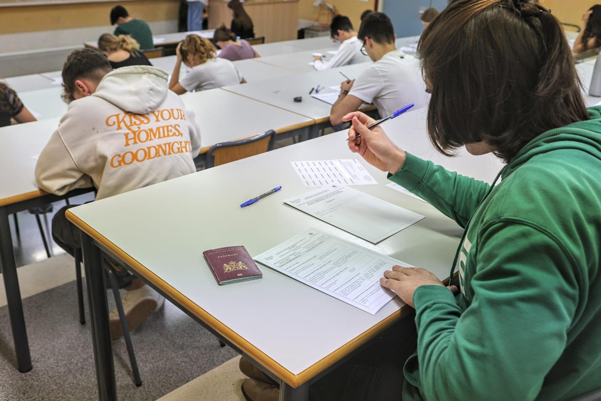 Exámenes acceso a la universidad en el Edificio de la UPV del Campus de Alcoy