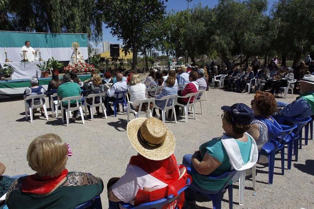 El Cristo del Grao recorre las calles de Poblats Marítims