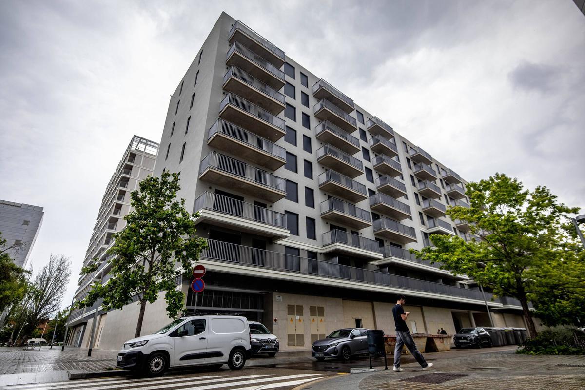 Barcelona 18/05/2026 Barcelona Promoción de vivienda de protección oficial pendiente de adjudicar en la Marina del Prat Vermell. Edificio Pontils. AUTOR: JORDI OTIX