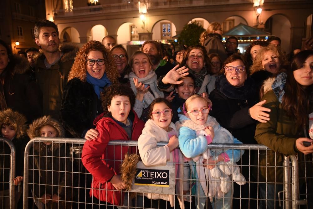 Los Reyes Magos recorren la ciudad desde O Castrillón hasta la plaza de María Pita.