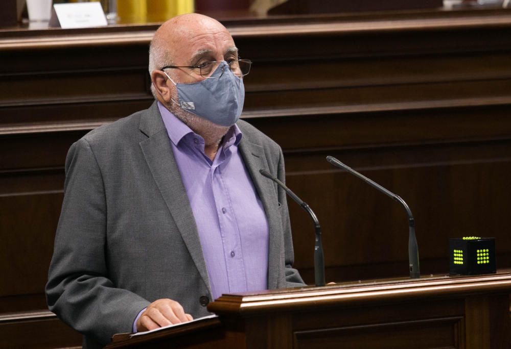 Pleno en el Parlamento de Canarias