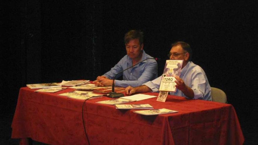 Víctor Samarkanda (izquierda) y Dalmiro Gavilán, en la presentación.