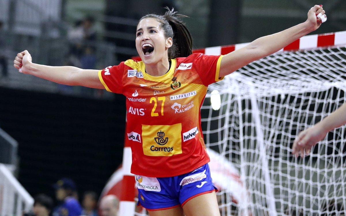 Lara González, jugadora de la selección española de balonmano y componente del Proyecto FER.