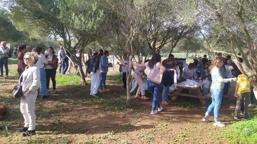 Unas 150 personas protestan contra la decisión del Govern de dejar sin financiación de la ecotasa el parque arqueológico de los Closos de Can Gaià