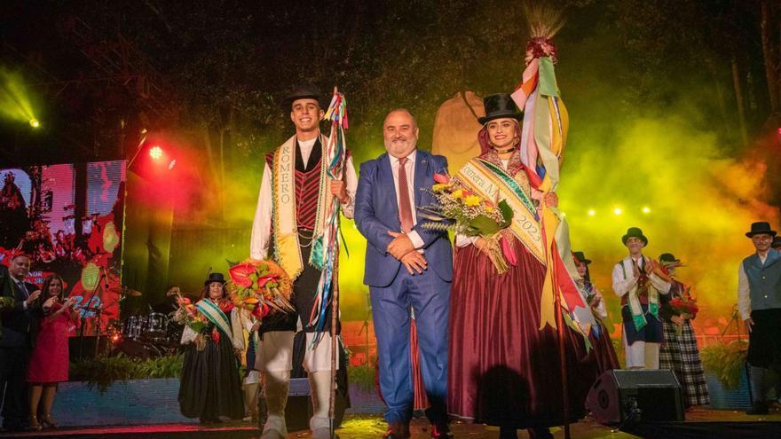 Alfredo Rocío y Gabriela Delgado, junto al alcalde rosariero, Escolástico Gil. | | E.D.