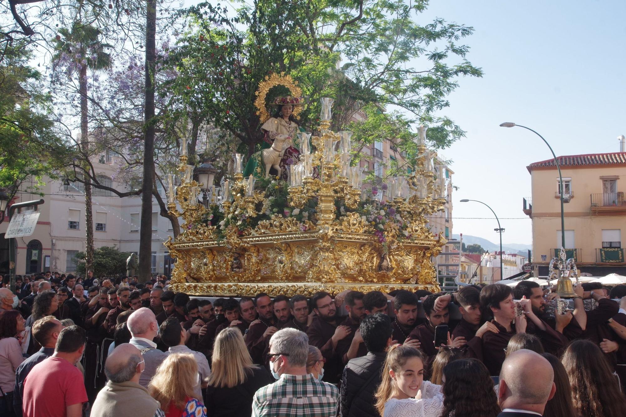 Procesión de alabanza de la Divina Pastora por las calles de Capuchinos