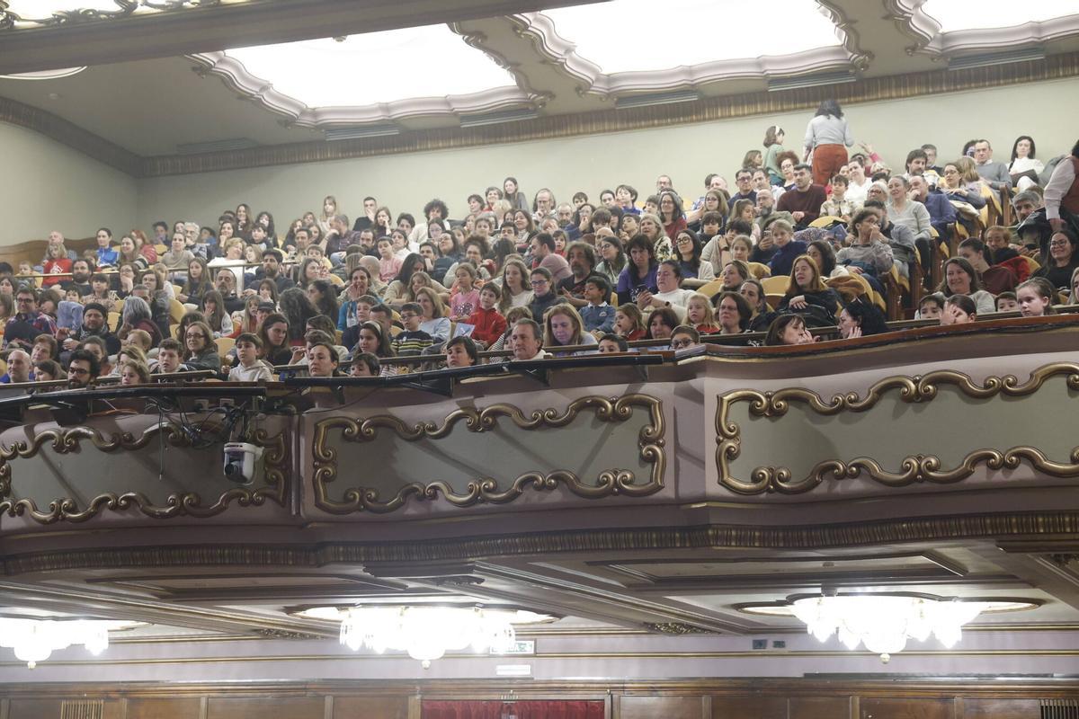 Público en el Teatro Jovellanos, en la representación de "Soc" por la compañía de teatro MARTA SITJA en la clausura de FETEN 2026.A SITJA en la clausura de GETEN 2026.