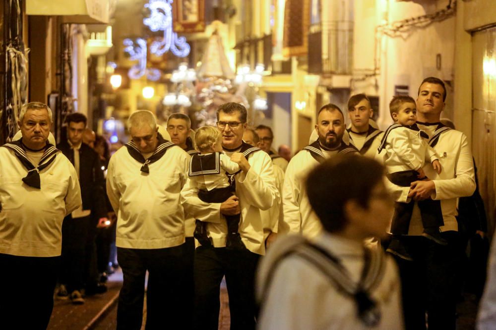 Varios momentos de la procesión que se celebró en honor al apóstol en Benidorm.