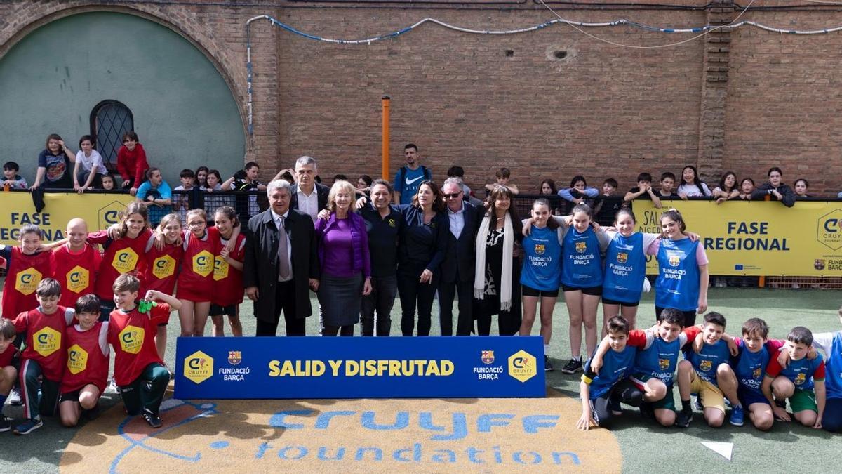 Joan Laporta y Danni Cruyff, en la Escuela La Sagrera de Barcelona.