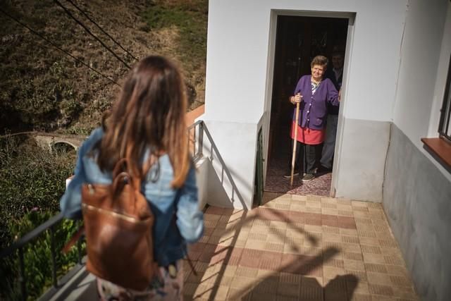 Recorrido con farmacéuticos por varios caseríos de Anaga, donde reparten medicamentos y atienden a personas en lugares aislados o con problemas para desplazarse  | 05/08/2020 | Fotógrafo: Andrés Gutiérrez Taberne