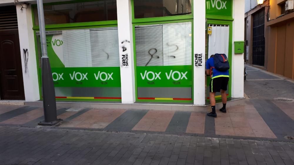Aparecen pintadas de 'Fuera fachas' en la sede de Vox en Telde