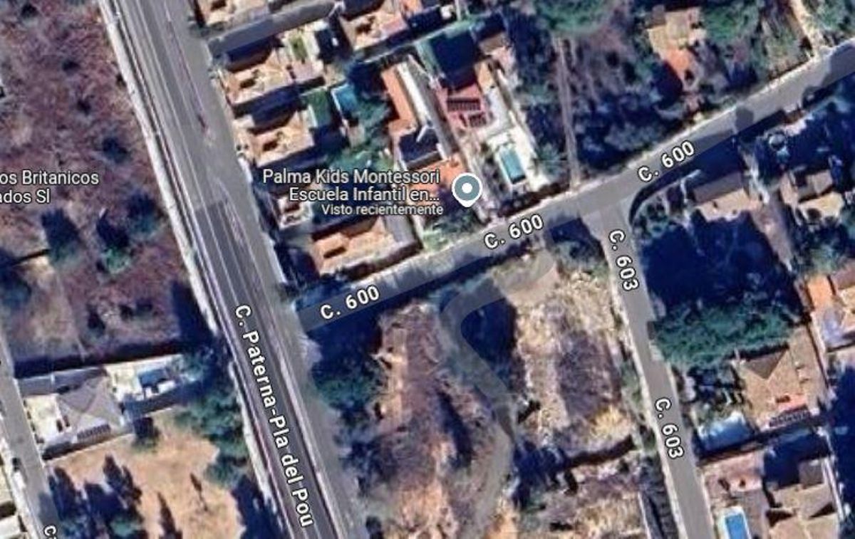 La escuela Palma Kids Montessori entre la carretera Pla del Pou y la calle 600.
